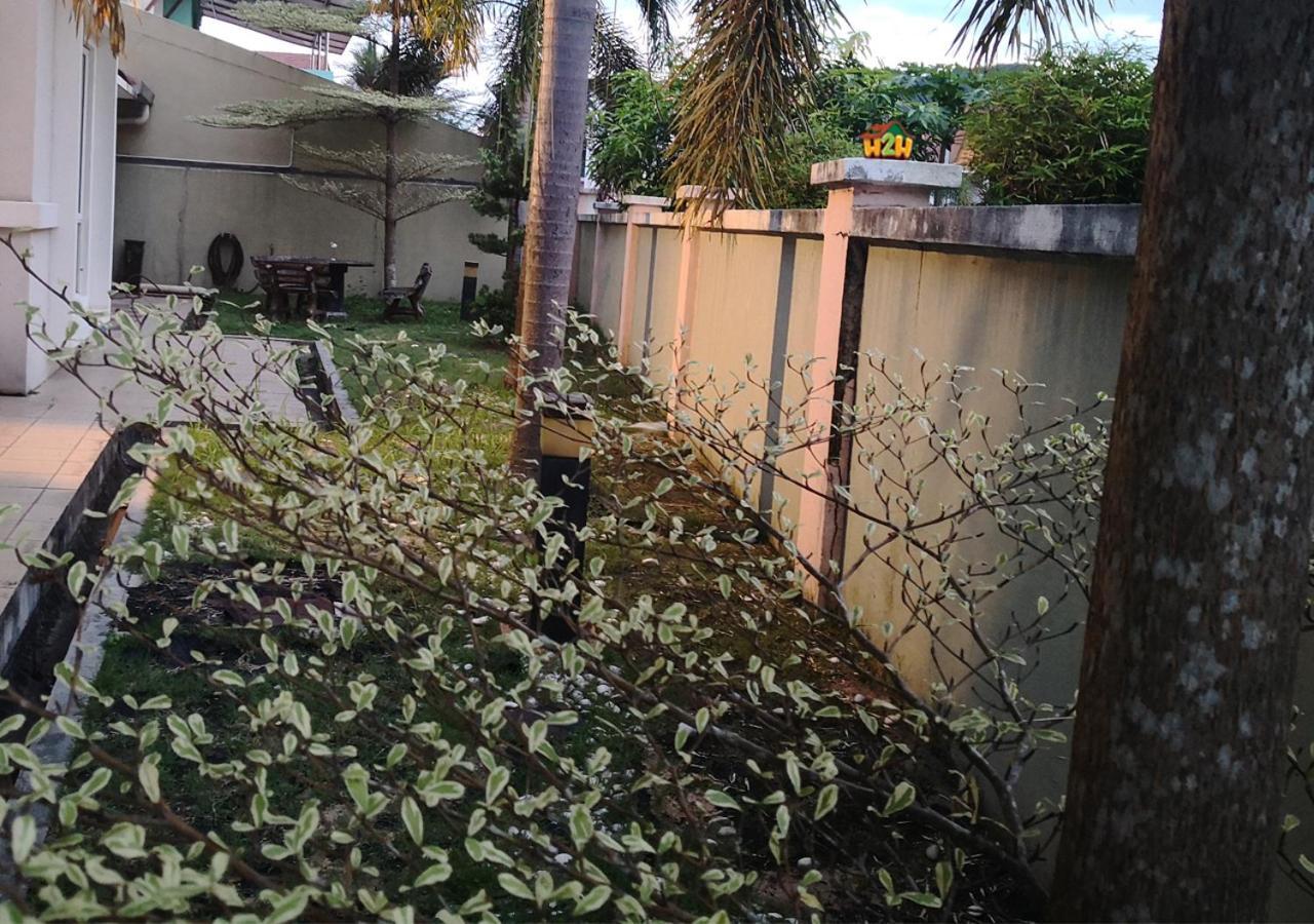 H2H - Cy Botani Vacation House Ipoh Exterior photo